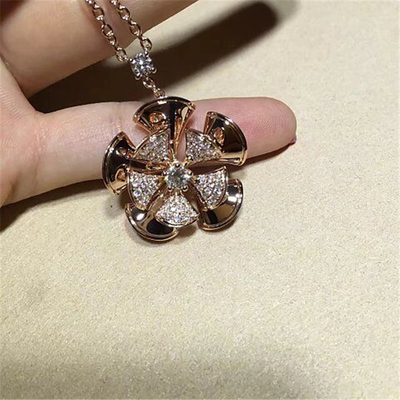 China Real low price and high quality jewels B Diamonds Flower Necklace 18k gold Diamonds Diamond material SI H necklace supplier